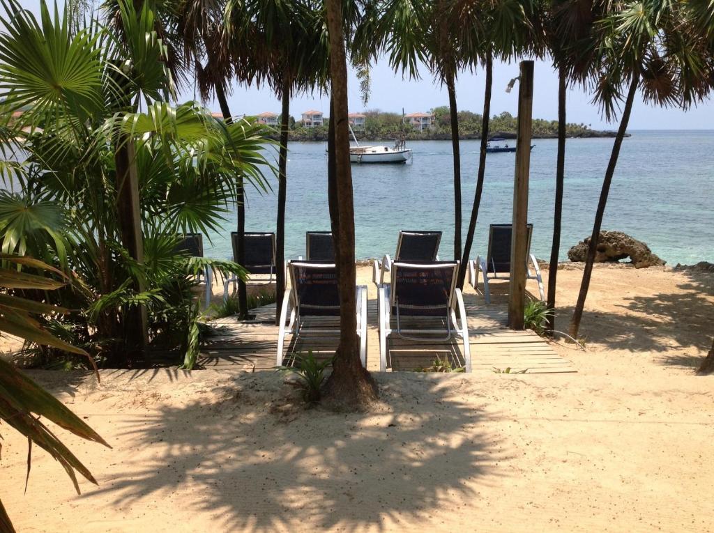 Half Moon Resort (Adults Only) West End Exterior foto